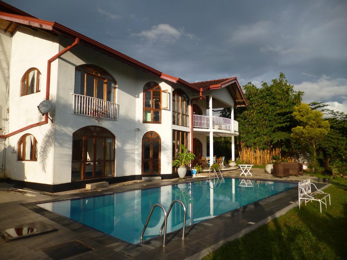 Bed and Breakfast Summit View Канді Екстер'єр фото